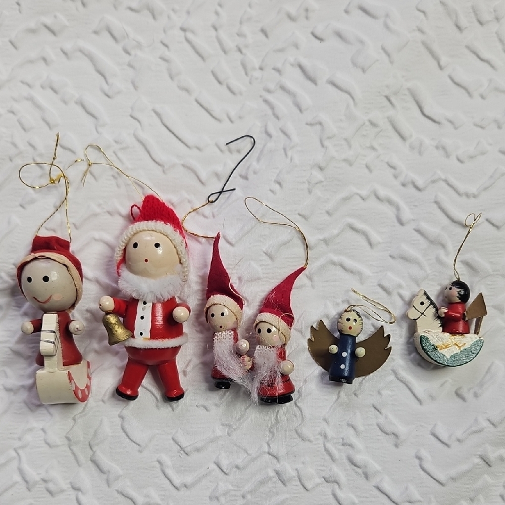CHRISTMAS  WOODEN SET OF 6 PIECES